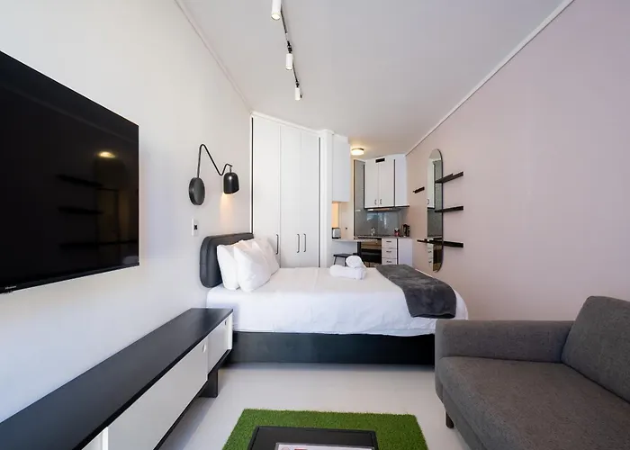 Flamingo 208: Modern Apt With Balcony