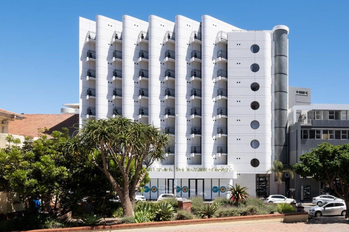 Flamingo 208: Modern With Balcony Apartment *