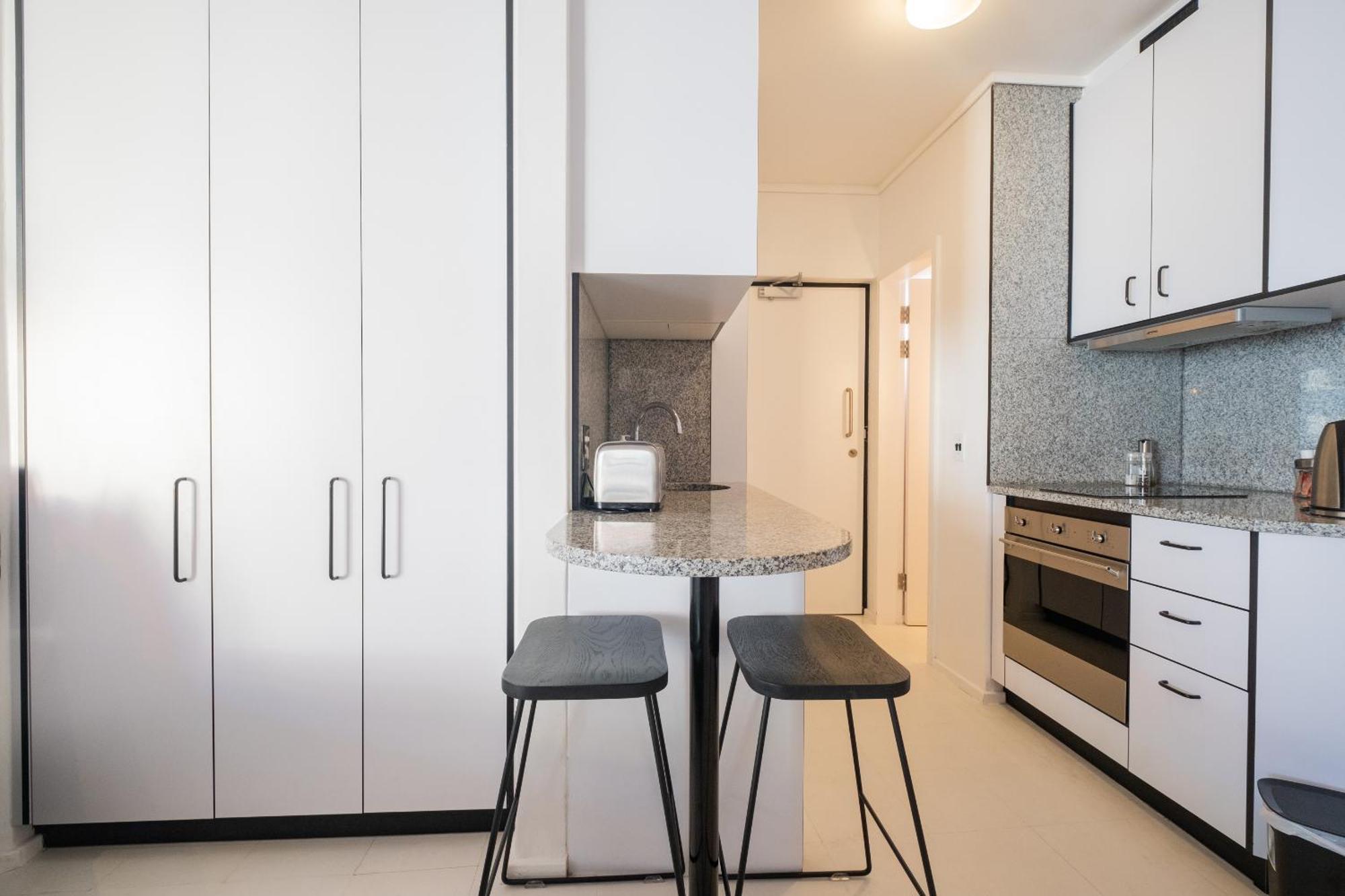 Flamingo 208: Modern With Balcony Apartment Cape Town