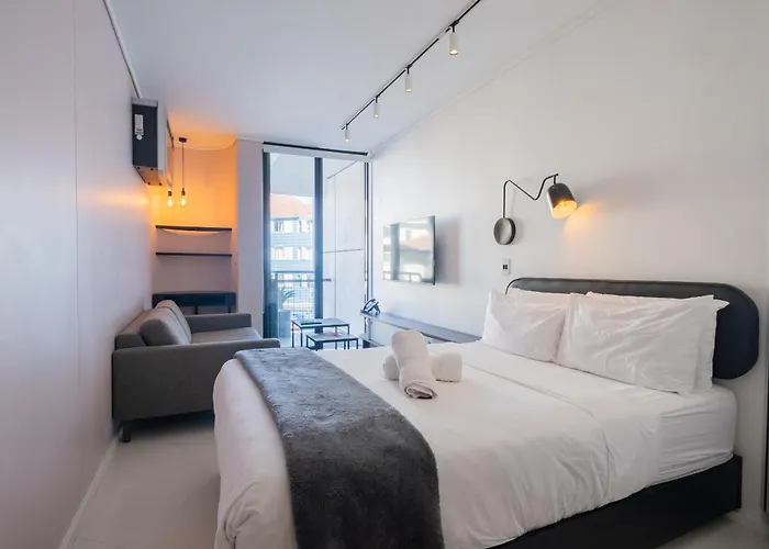 Flamingo 208: Modern Apt With Balcony